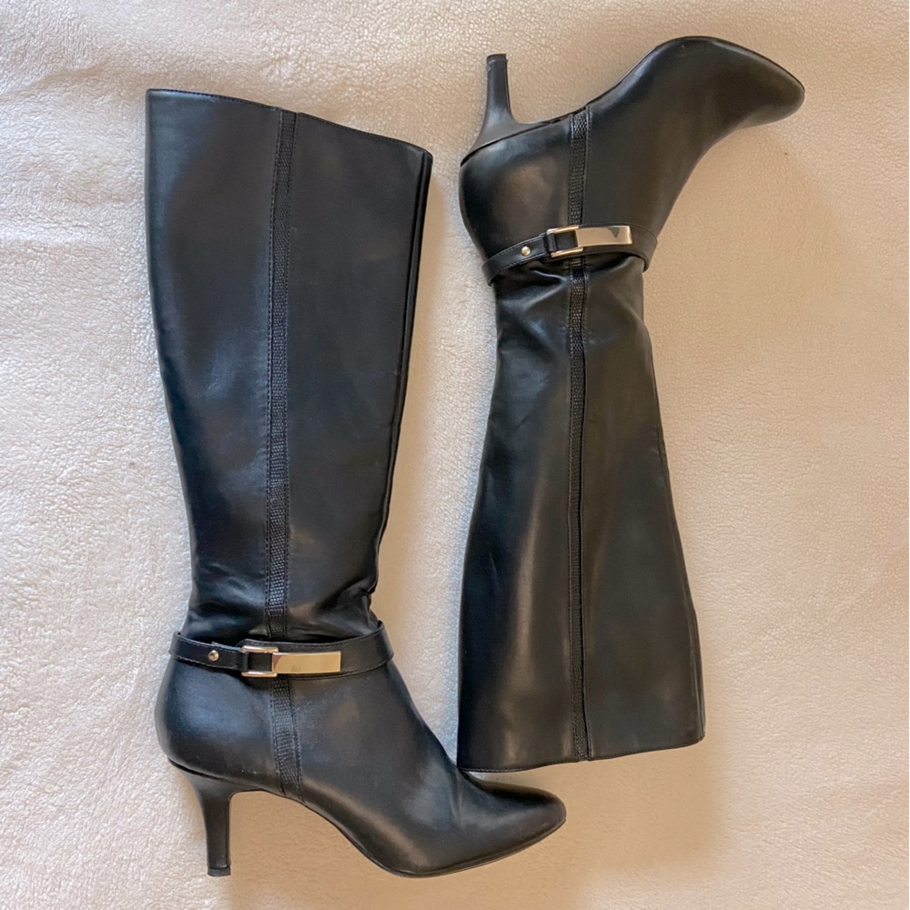 Alfani 2 1/2 inch healed boots. Size 9